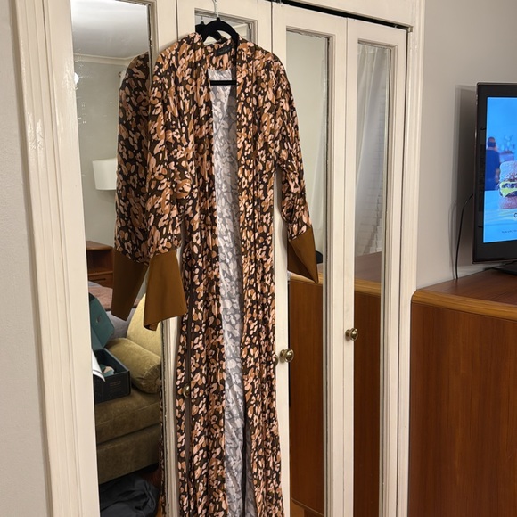 X Revolve x house of Harlow leopard silky robe - S - Picture 2 of 2